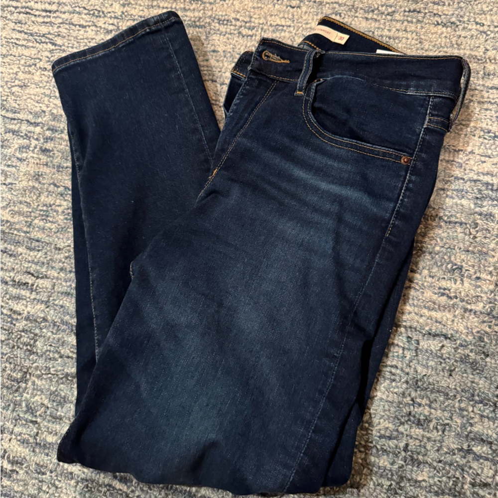 Levi’s straight leg high waisted jeans 30